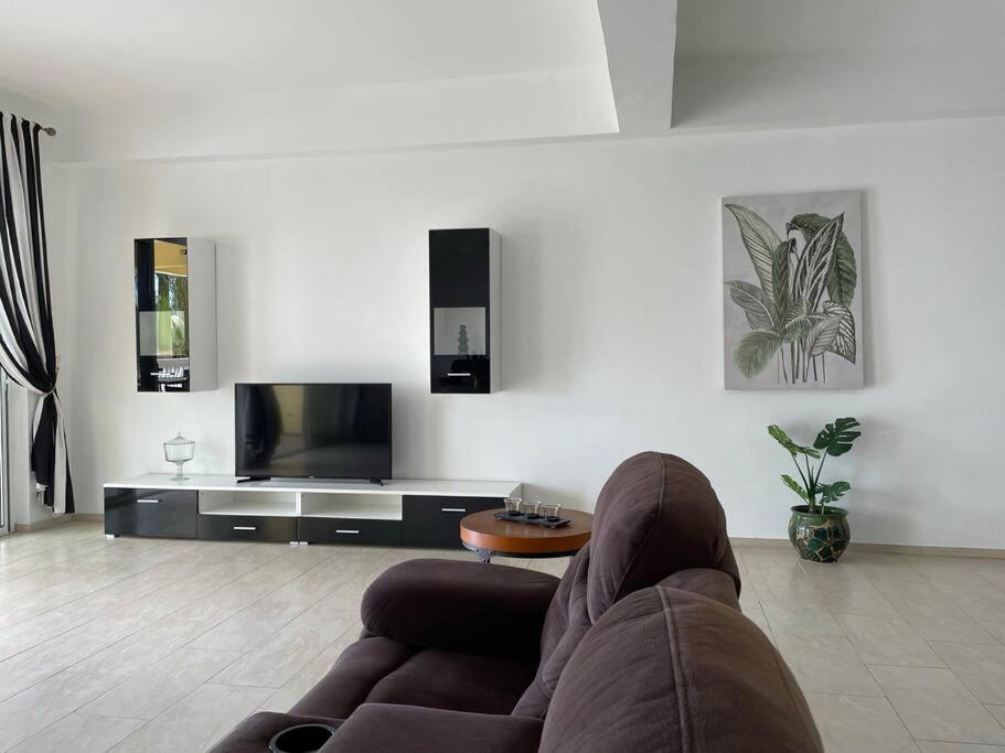 מונטגו ביי Spring Garden Mobay Resort Luxurious Apartments מראה חיצוני תמונה
